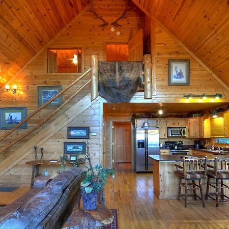 The View Sweeping Mountain Views Gas Fireplace Game Room Hot Tub ブルーリッジ山脈 エクステリア 写真
