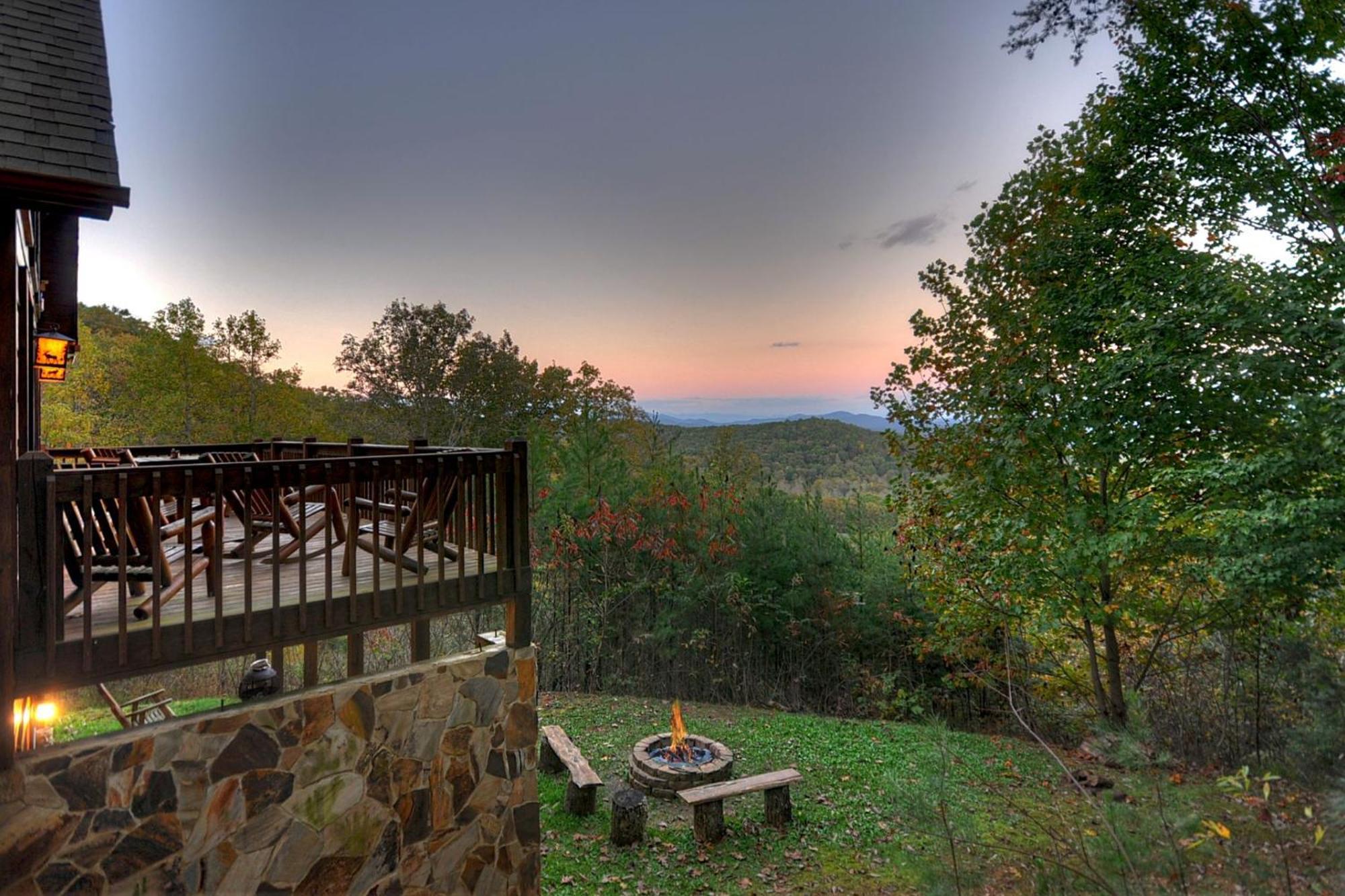 The View Sweeping Mountain Views Gas Fireplace Game Room Hot Tub ブルーリッジ山脈 エクステリア 写真