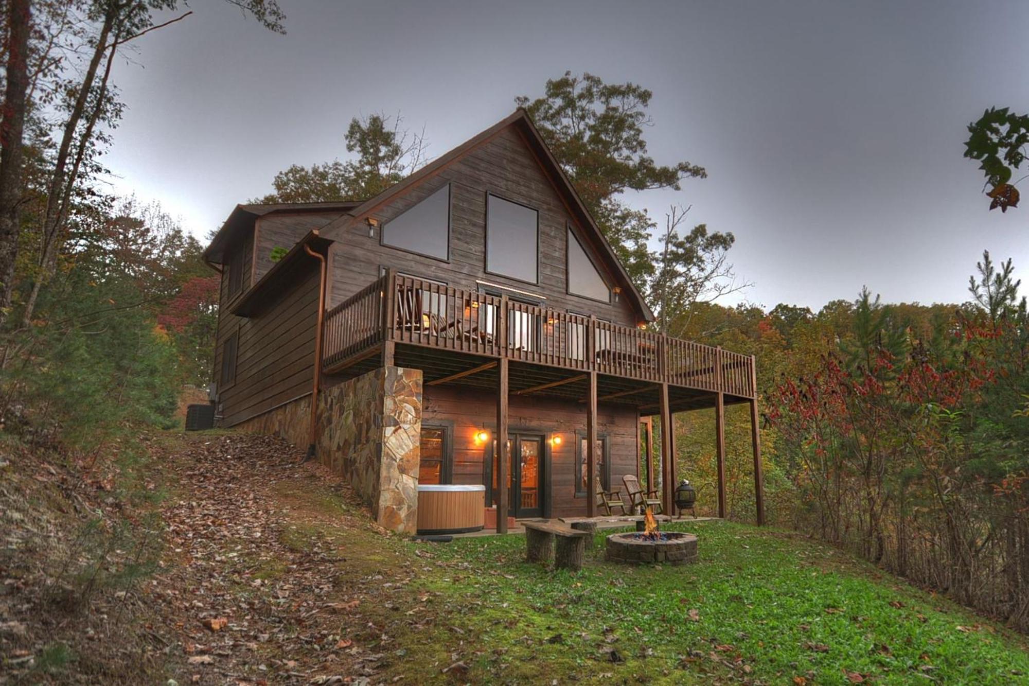 The View Sweeping Mountain Views Gas Fireplace Game Room Hot Tub ブルーリッジ山脈 エクステリア 写真