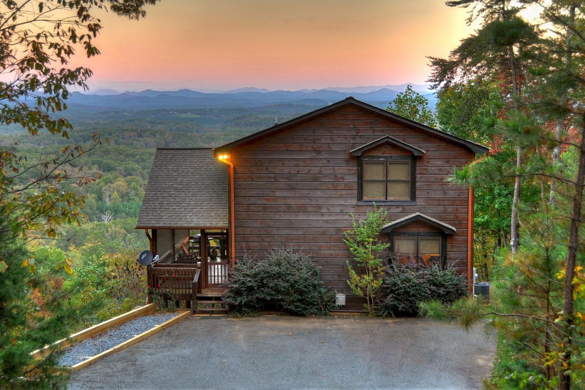 The View Sweeping Mountain Views Gas Fireplace Game Room Hot Tub ブルーリッジ山脈 エクステリア 写真