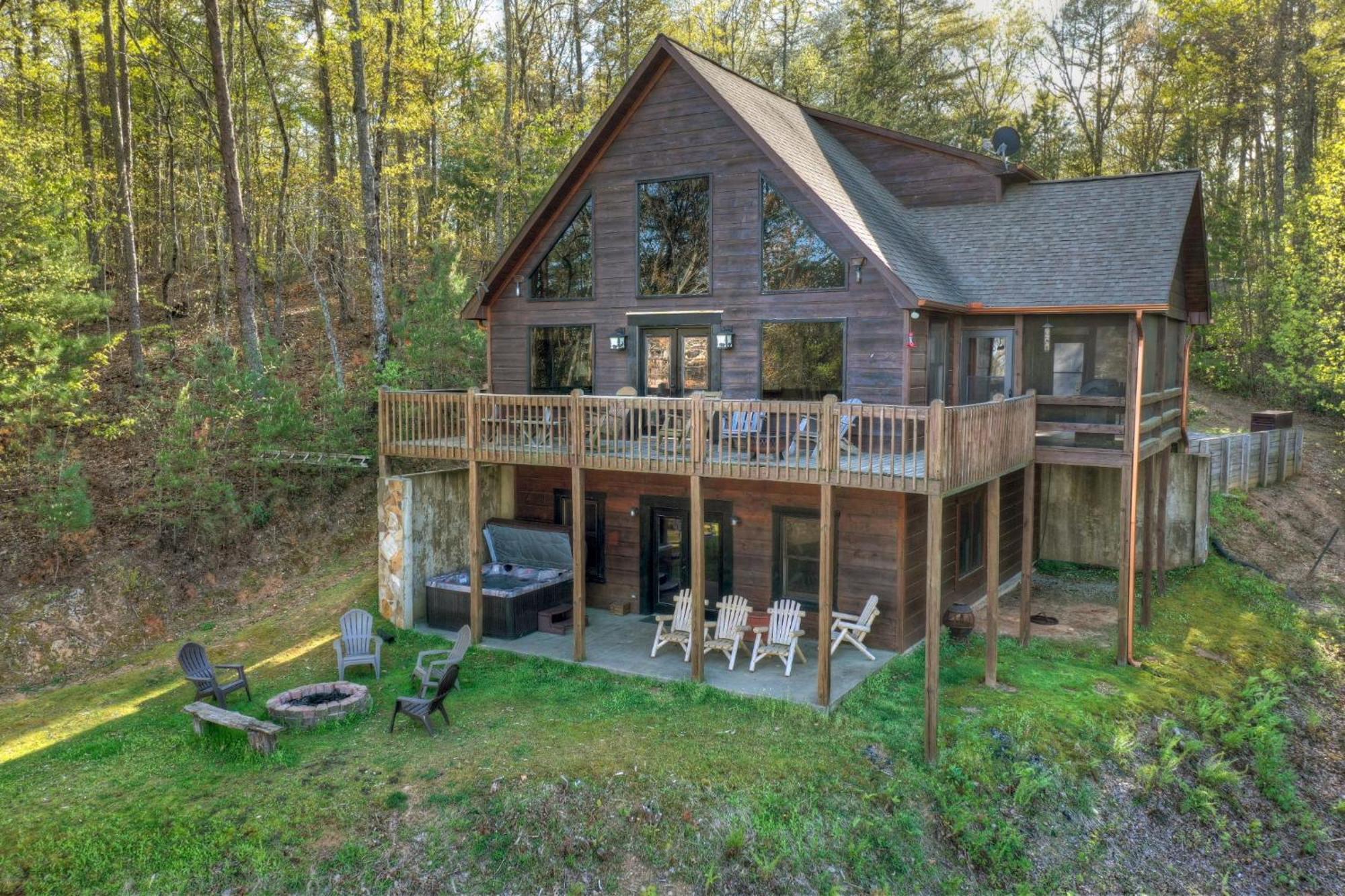 The View Sweeping Mountain Views Gas Fireplace Game Room Hot Tub ブルーリッジ山脈 エクステリア 写真